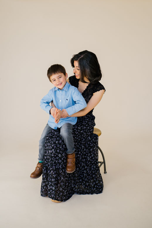 Mom and son studio photo den Haag