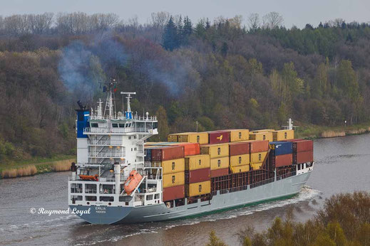 kiel canal container feeder