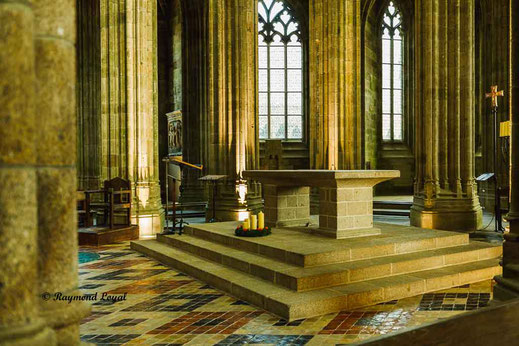 mont saint-michel altar