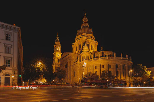 budapest basilca at night