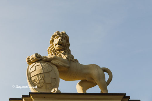 nordkirchen palace lions gate coat of arms