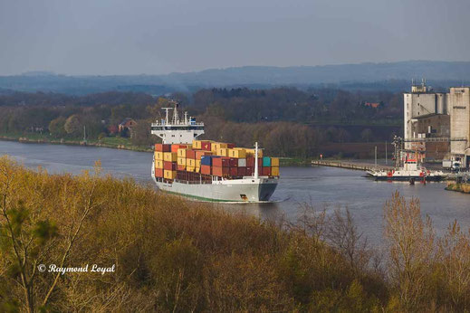 kiel canal container feeder