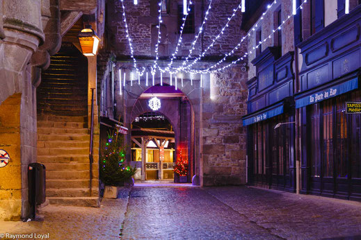 mont saint-michel village christmas illuminations