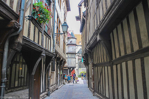 Bild: Die berühmte Ruelle des Chats – das Katzengässchen in Troyes