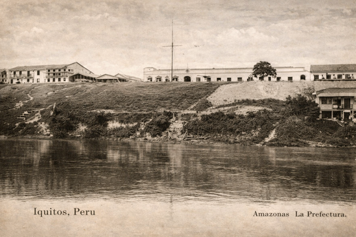Foto histórica del puerto del Malecón Tarapacá en Iquitos a fines del siglo XIX, archivo con referencia a la Prefectura.