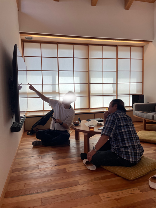 自宅兼事務所で打ち合わせ