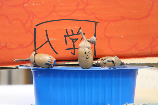 「どんぐりの入学式」の記念撮影