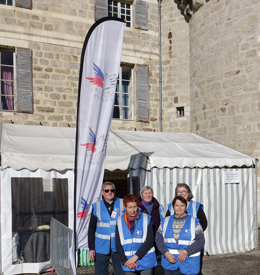 Une partie des bénévoles de l'antenne Dormaniste du Secours Populaire Français.