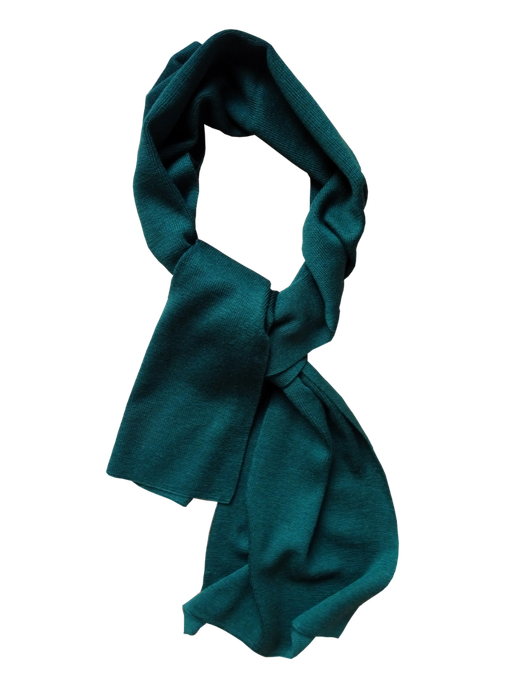 100% merino wool scarf in solid color – soft, unisex, and handmade-