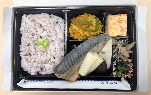 昼食で出されたスマート和食弁当（一例）