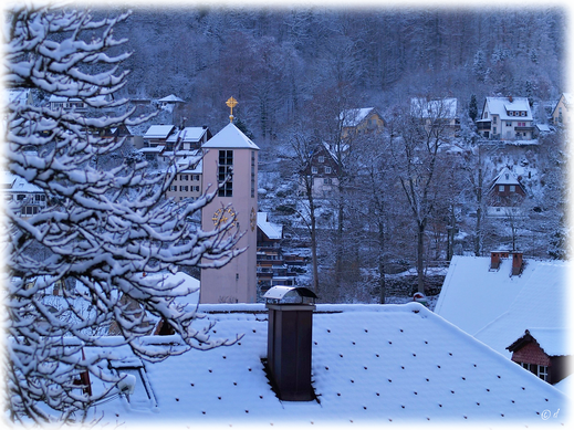 Das verschneite Triberg (Turm der St. Clemens Kirche)