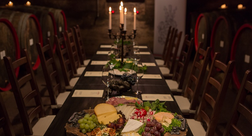 Romantische Weinprobe an der Ahr im Fasskeller bei Kerzenschein