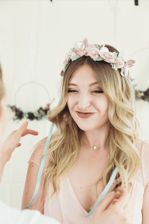 Bild: Brautstyling in Köln, Tipps für das Brautmake-Up, Inspiration für die Brautfrisur, finde Ideen für das Brautstyling, NRW, gefunden auf philosophylove.de aus Düsseldorf, Trauredner Düsseldorf, Trauteam, Traurednerin, Philosophy Love, Freie Trauung,