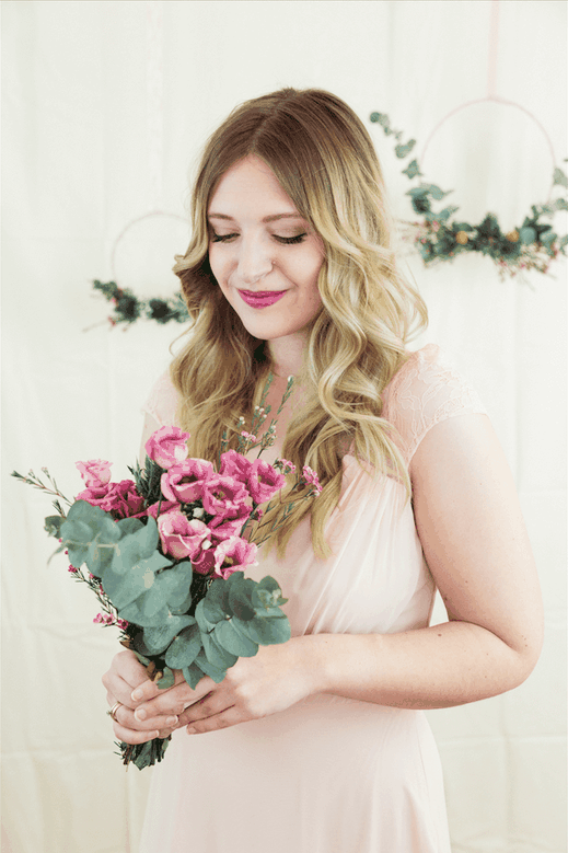 Bild: Brautstyling in Köln, Tipps für das Brautmake-Up, Inspiration für die Brautfrisur, finde Ideen für das Brautstyling, NRW, gefunden auf philosophylove.de aus Düsseldorf, Trauredner Düsseldorf, Trauteam, Traurednerin, Philosophy Love, Freie Trauung,