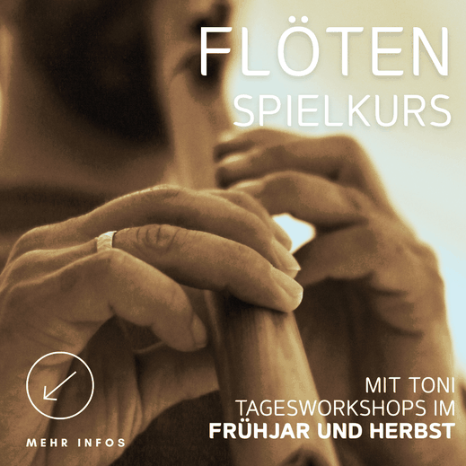 Plakat ‚Flöten Spielkurs‘ mit Nahaufnahme von Händen, die eine Holzflöte spielen, Workshop mit Toni im Frühjahr und Herbst