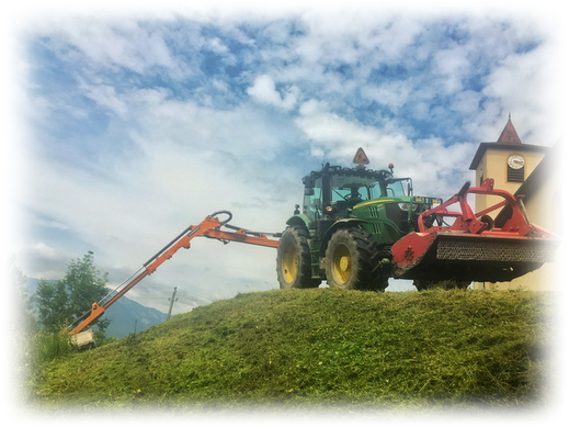 Tracteur Jonh Deere équipé d'une épareuse et d'un broyeur frontal