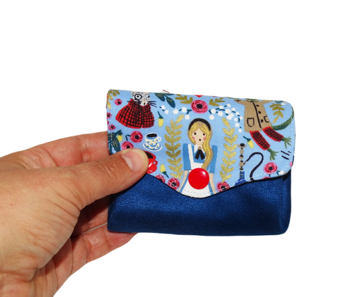 Porte-monnaie femme accordéon 3 compartiments porte-cartes tissu Alice au pays des merveilles bleu ciel suédine bleu marine cadeau Noël femme