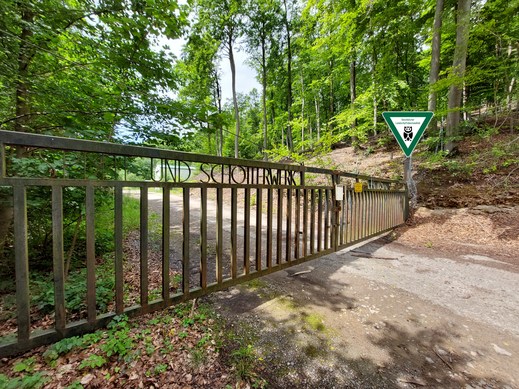 Auch hier fehlen Hinweisschilder