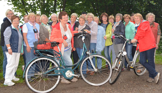 Trotz Regens hatten die Teilnehmerinnen der Fahrradtour Spaß.