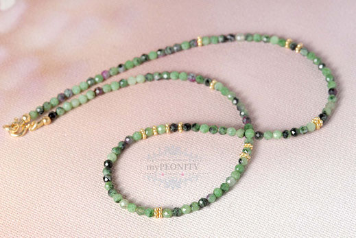 Dunkelgrüne Rubin-Zoisit Halskette