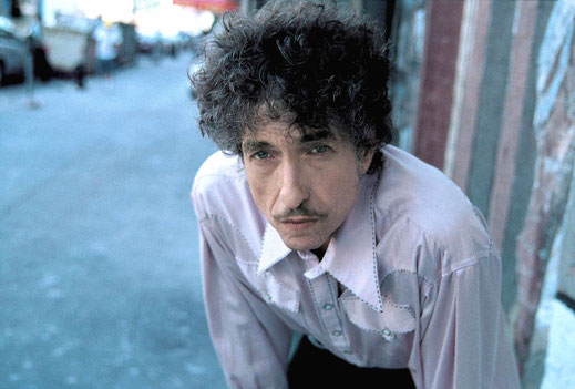 Bob Dylan kehrt im Herbst auf deutsche Bühnen zurück. Auf sein Konto gehen ikonische Songklassiker wie "Blowin' In The Wind", "All Along The Watchtower", "Mr. Tambourine Man", "It's All Over Now Baby Blue" oder "Like A Rolling Stone". Foto: Promo
