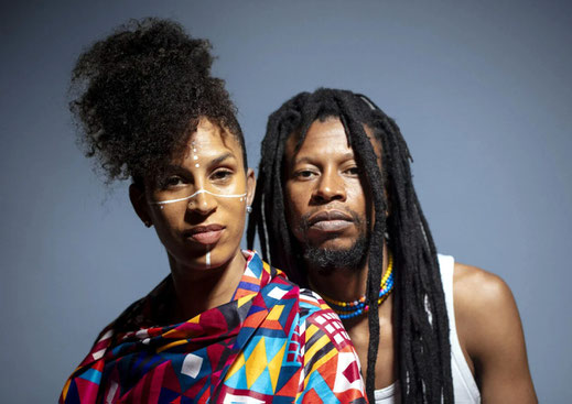 Esinam Dogbatse und Sibusile Xaba werden am 8. Juni beim Konstanzer Open Air "Open See" erwartet. Das südafrikanisch-ghanaische Duo mit Wohnsitz in Belgien mixt Weltmusik, Dub und Jazz mit elektronischen Rhythmen. Foto: Promo  