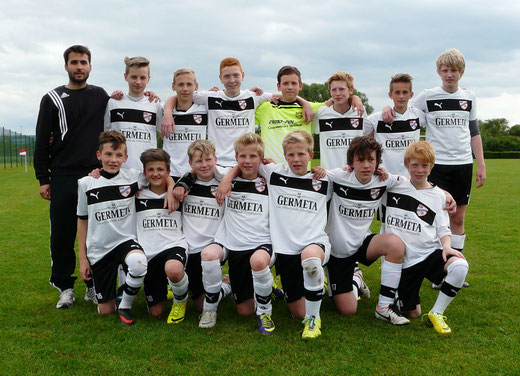 Hintere Reihe v.l.: Betreuer Martin Pyka, Lukas Bergelt, Erik Morozov, Alexander Hochapfel, Nico Gröteke, Moritz Winkler, Max Keller, Julian Karnowka Vorne v.l.: Luka Jozanovic, Niklas Gronke, Moritz Brandt, Andre Paar, Jan Paar, Jannik Kleim , Ole Eiser