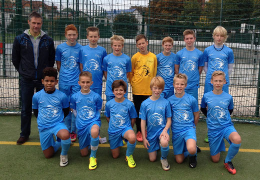h.v.li.n.re.: Betreuer K. Müller, Alex Hochapfel, Lukas Bergelt, Andre Paar, Nico Gröteke, Moritz Winkler, Nils Stendera, Julian Karnowka v.v.li.n.re.: Ogechi Heil, Max Keller, Niklas Gronke, Ole Eiser, Jan Paar, Erik Morozow