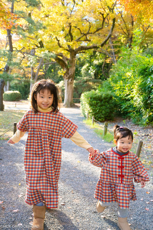 Family smiling together under the trees in Shinjuku Gyoen, capturing relaxed and natural moments in Tokyo.