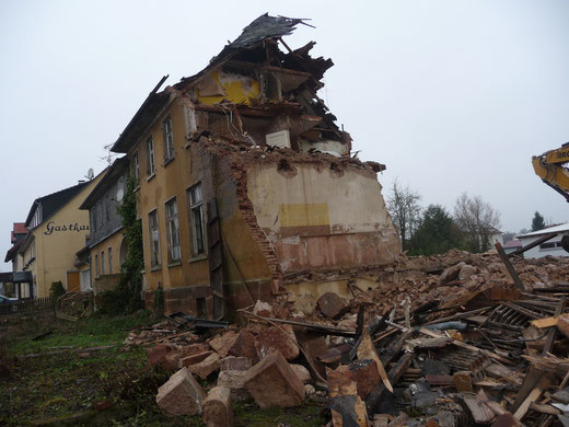 Abriss der Schule in Meineringhausen