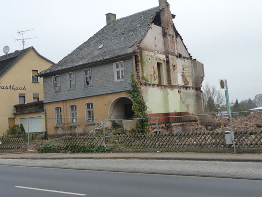 Abriss der ehemaligen Schule in Meineringhausen