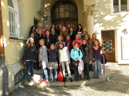 Das sind wir, die SMV der MRS Niedermünster, die trotz schönstem Sonnenwetter voller Elan zu unserem lebendigen Schulleben beigetragen haben.