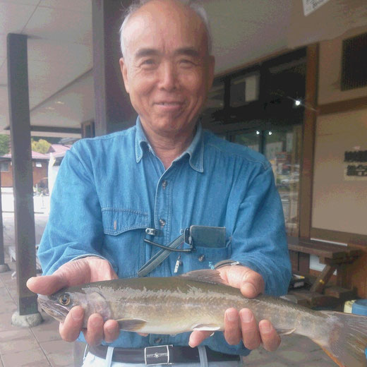 飛騨高山渓流王釣り爺のりちゃん様