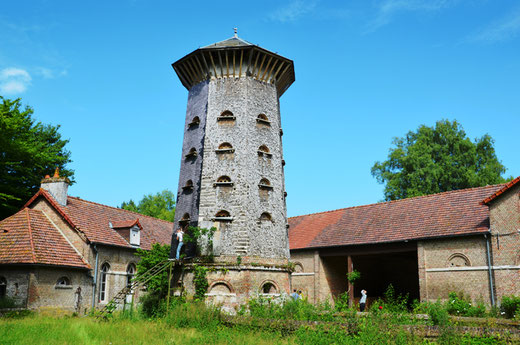 Le magnifique pigeonnier de Belloy-sur-Somme au château d'en-bas