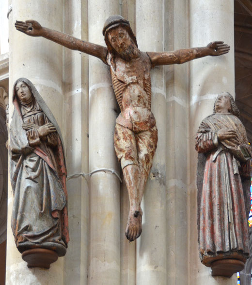 Vignacourt: poutre de gloire reconstituée sur un des piliers de l'église Saint-Firmin