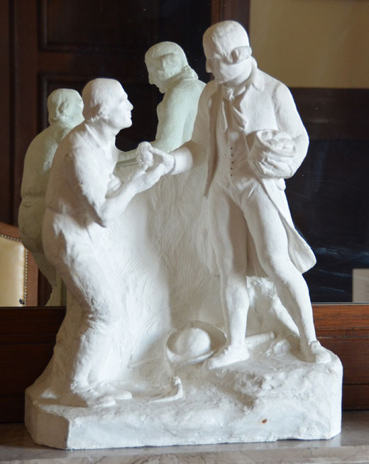 maquette miniature du célèbre monument érigé en l'honneurde Parmentier, où le pharmacien offre une pomme de terre à un paysan