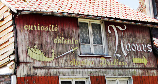 Publicité murale: les grottes de Naours- Photo: Jacques Fouré