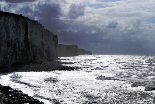 Ault: La mer qui vient lécher les falaises