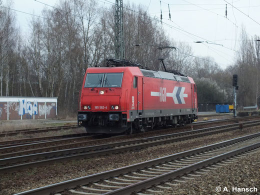 185 582-4 (HGK 2051) rollt am 18. März 2014 Lz durch Leipzig Thekla