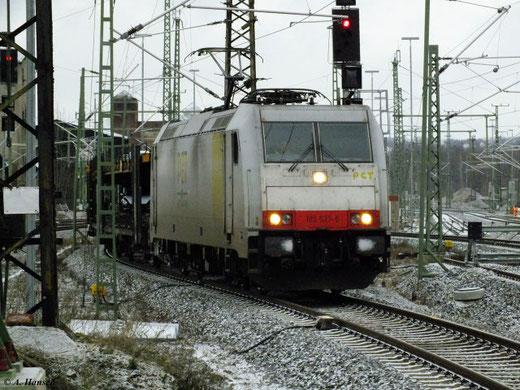 Mit VW-Zug (GA 60004) fuhr 185 637-6 am Morgen des 11. Januar 2013 durch Chemnitz Hbf.