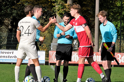 Mit dem TSV Barsinghausen trifft der SC Rinteln mit Julian Bedey (2.v.r.) in der Bezirksliga-Staffel 3 auf starke Konkurrenz.