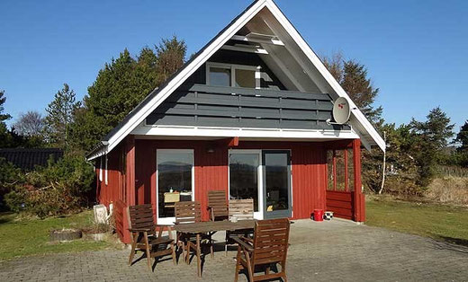 Rückseite des Hauses mit Terrasse
