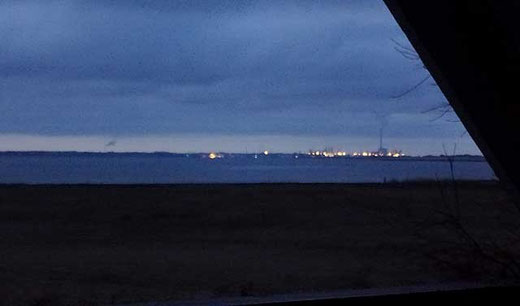 Das beleuchtete Esbjerg in den frühen Morgenstunden