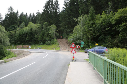 Beginn der Wasserleitungstrasse hinauf zum Hochbehälter