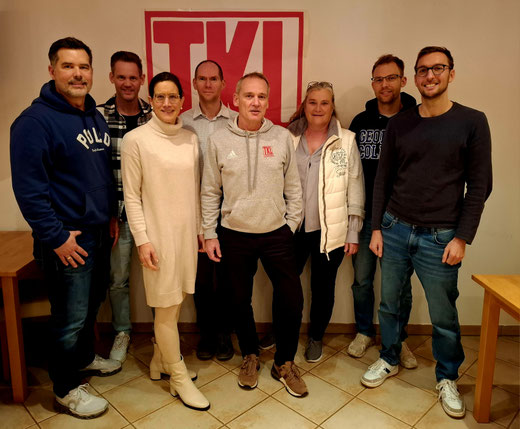 Neuer Vorstand im Tennisklub Langen, v. l. n. r.: Oliver Pulcher (Beisitzer), Thorsten Knopik (Beisitzer), Andrea Bloch (Jugendwartin), Karsten Koschinski (Sportwart), Jörg Dittrich (1. Vorsitzender), Yvonne Hahne (Pressewartin), Alex Schubert (Beisitzer)