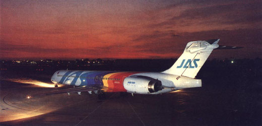 Stimmungsvolle Aufnahme einer MD-90 der JAS/Courtesy: McDonnell Douglas