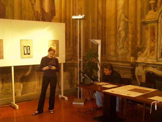 Elisa Biagini legge una sua poesia. Consiglio Regionale della Toscana: Paolo Gennaioli, 11 SETTEMBRE - una mostra, un ricordo. Firenze, 11 settembre 2002.
