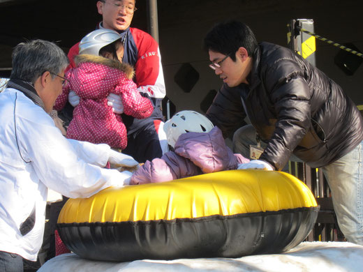 世田谷区民会館の新年こどもまつり