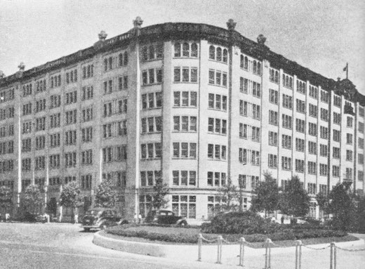 東京海上ビルディング旧館、設計：曾禰中條設計事務所　1918（大正7年）