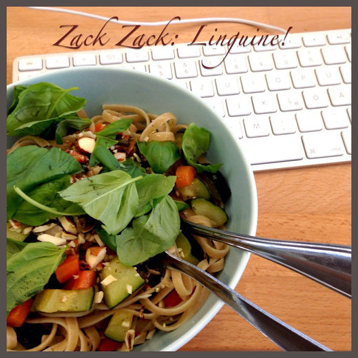 Hmmm, lecker: Schnelle Linguine mit Karotten, Zucchini, Basilikum & Kernen